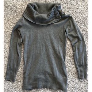 The Limited Medium Gray Turtleneck Sweater with Ribbed Knit and Long Sleeves